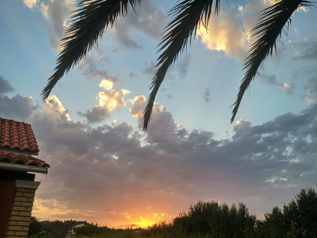 Beautiful Nearby Beach House With Garden, Private Pool And Large Yard Sidárion Chambre photo