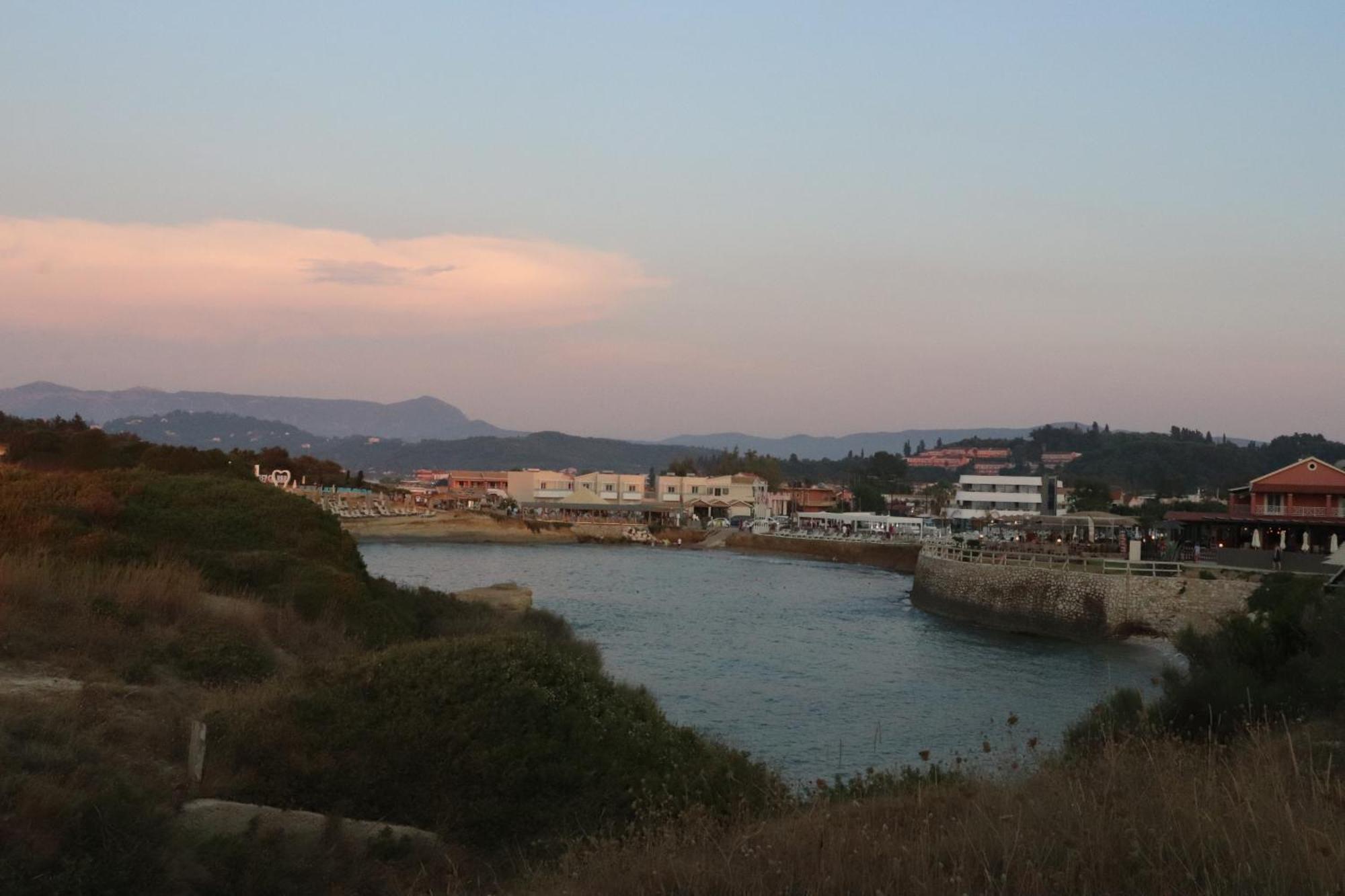 Beautiful Nearby Beach House With Garden, Private Pool And Large Yard Sidárion Extérieur photo