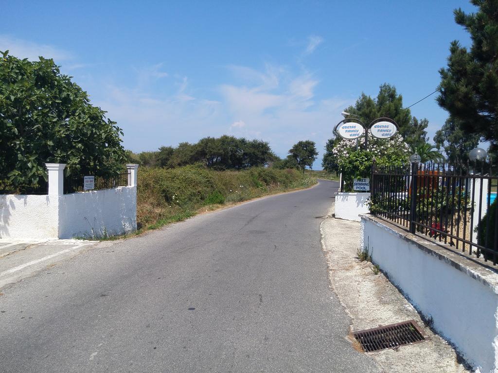 Beautiful Nearby Beach House With Garden, Private Pool And Large Yard Sidárion Extérieur photo